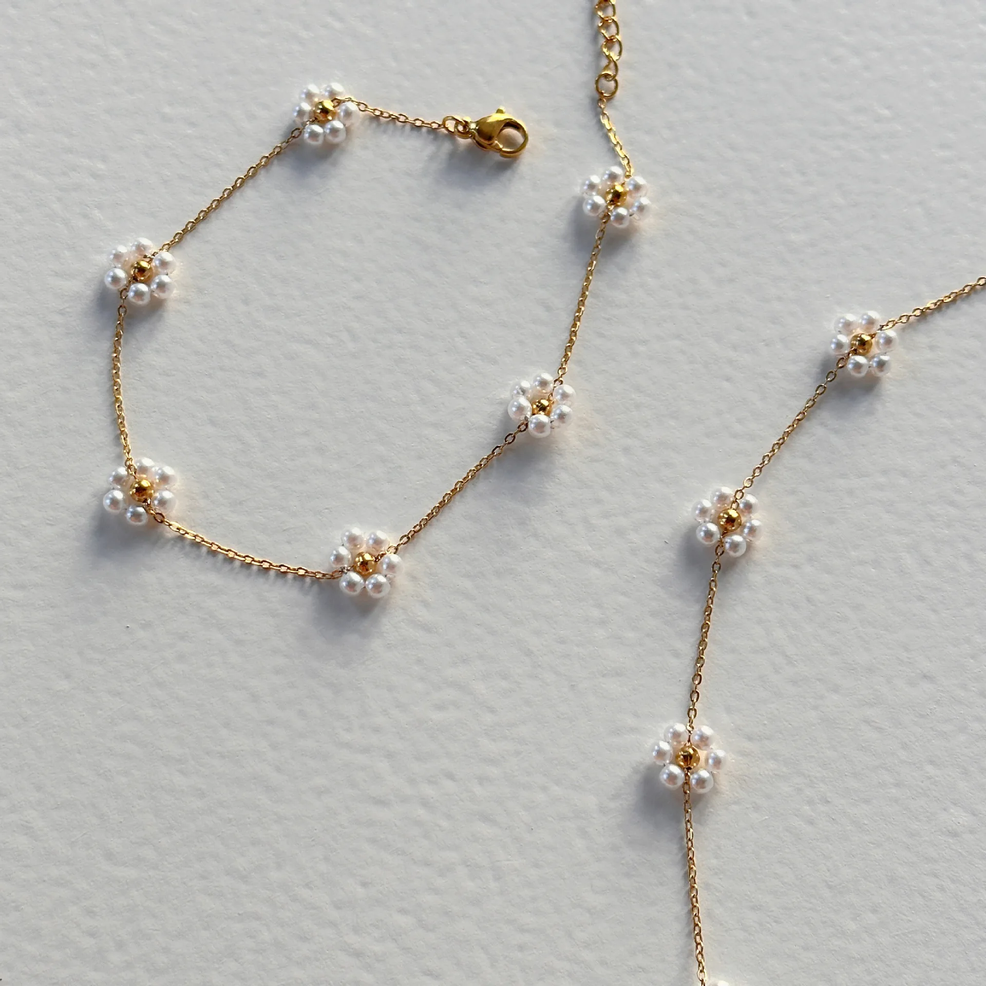 Yuanqian New 18k Gold Plated Tarnish Free Stainless Steel Korean Cute Natural Stone Flower Dainty Necklace Jewelry Set For Women