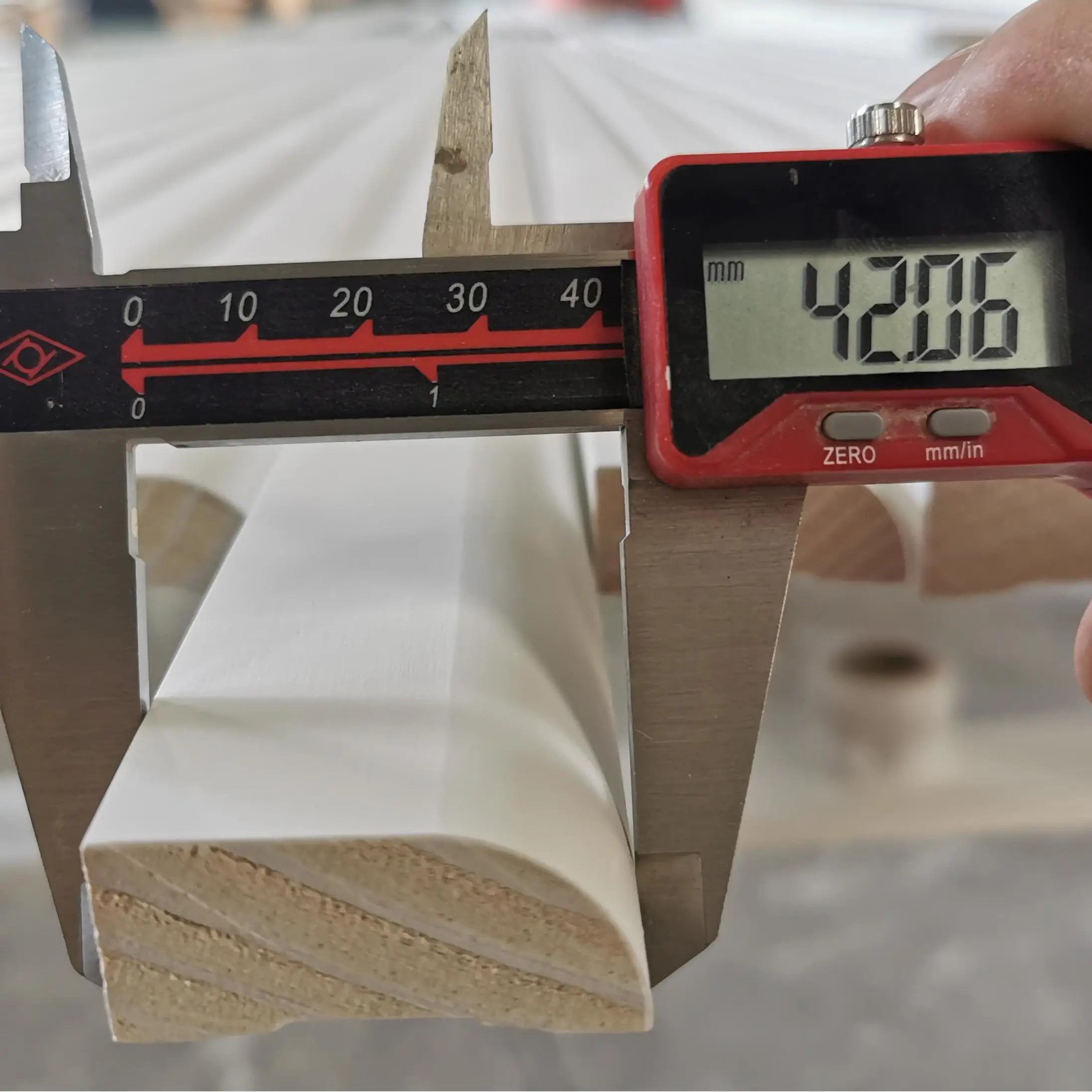 AUS NZ Wholesale Classic Pre-finished White Primed Radiata Pine Finger Jointed Floor Quarter Pencil Round Trim Pieces Deco Strip