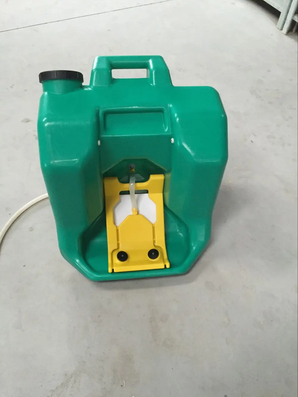 
2021 Hot Sale Portable Gravity Fed Emergency Eyewash Station 8gallon 16gallon Wall Mounted 