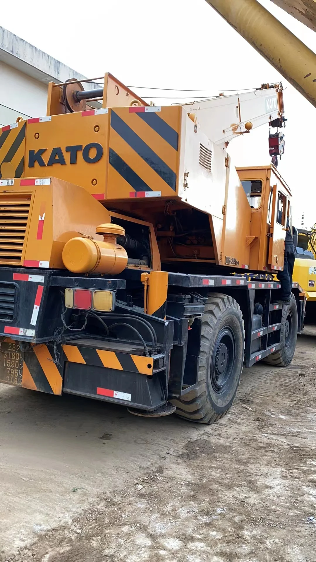 35-тонный пересеченный кран KATO KR35H японский KR350