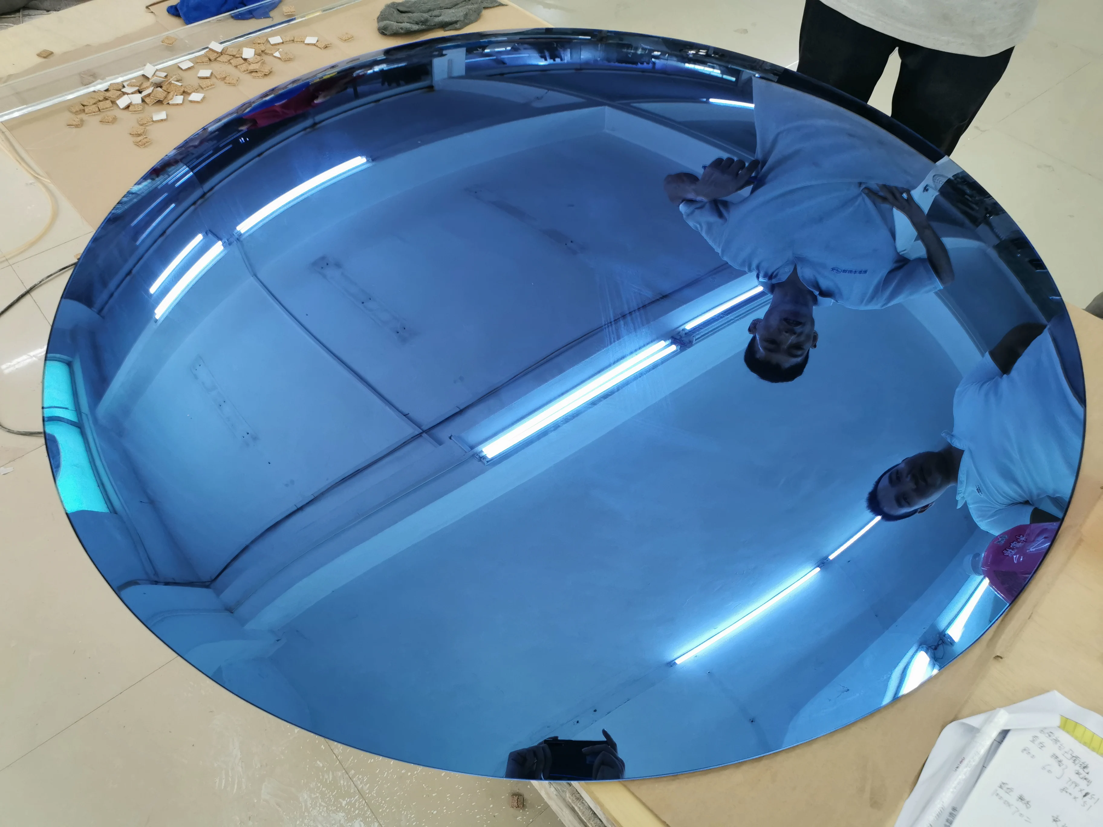 Convex mirror for contemporary decor