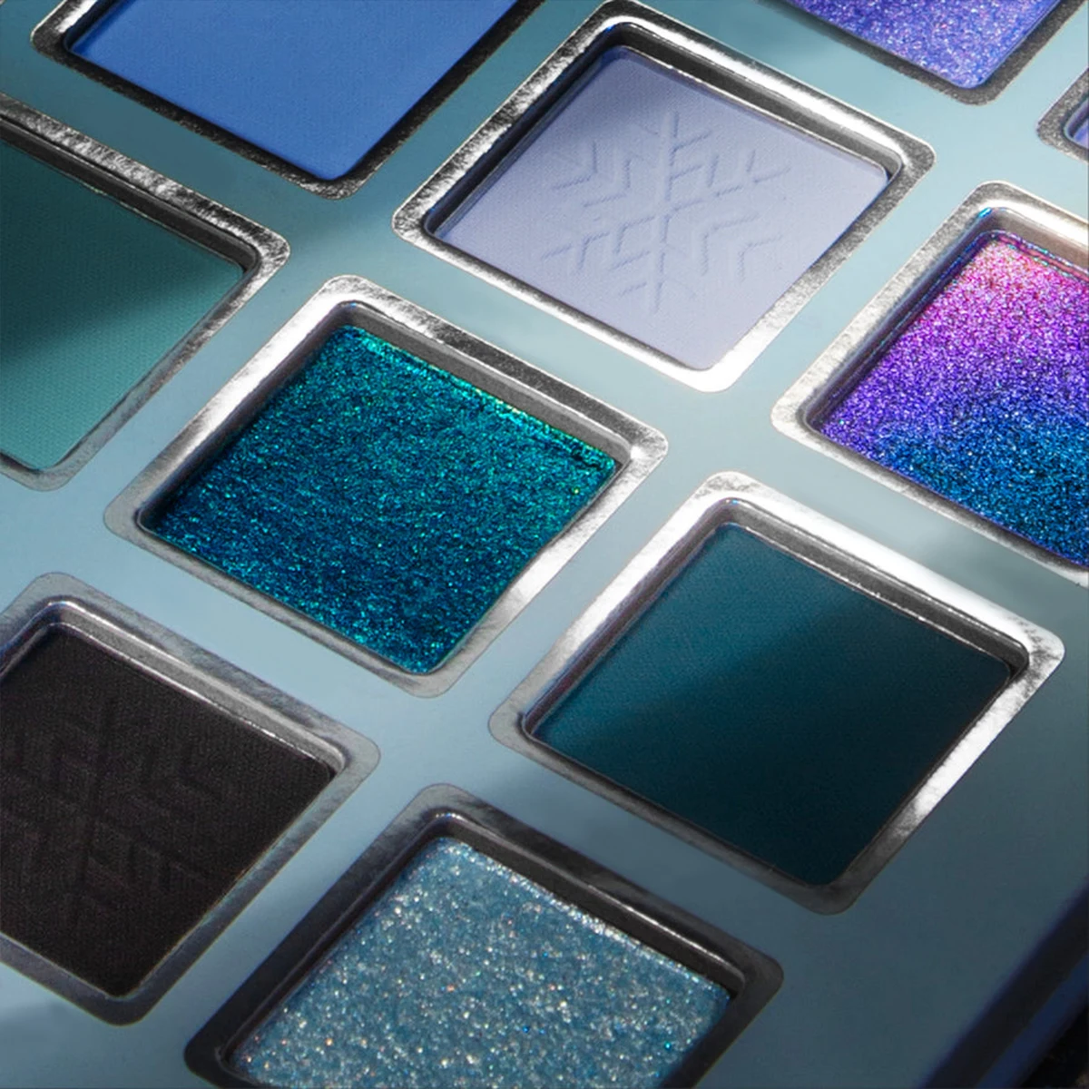 Winter-Inspired Magnetic Makeup Luxury Colorful Custom Duochrome Vegan Glitter High Pigmented Eyeshadow Palette