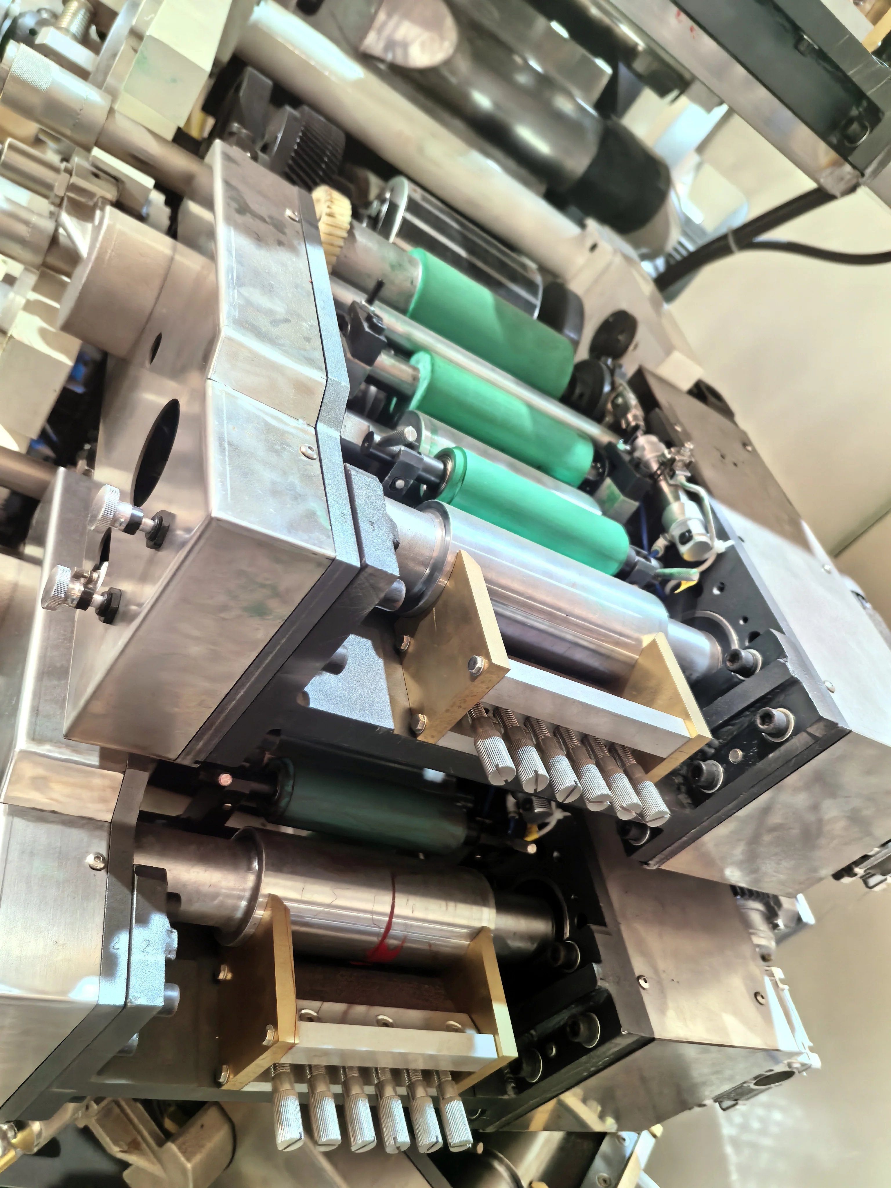 Offset Printing Machine for Plastic Bottle Cap with Automatic Cap Sorting and Feeding