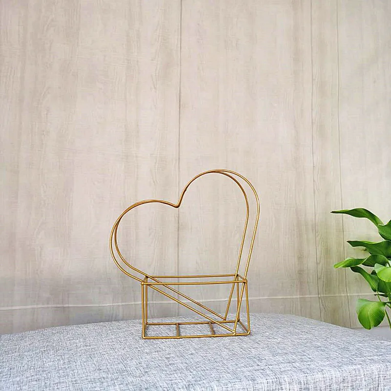 Iron Flower wedding Basket Wedding Heart Desktop Ornament Wrought Gold