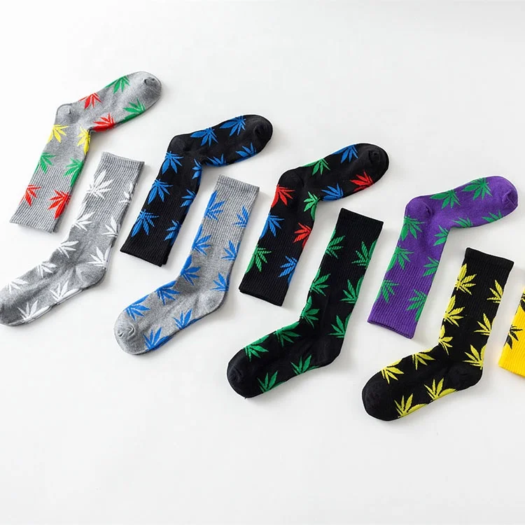 Socks Manufacturer Wholesale High Quality Unisex Cotton Maple Leaf Socks Casual Crew Weed Leaf Socks