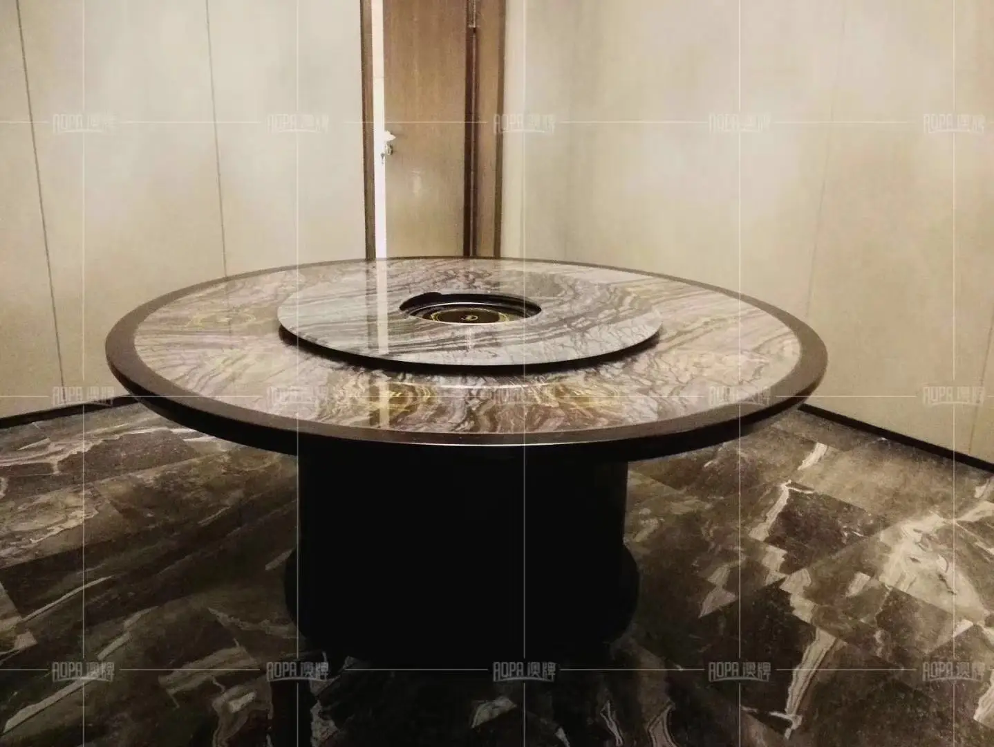 Китайский поставщик Изысканный резной металлический каркас для ресторана круглый горячий горшок обеденный деревянный стол