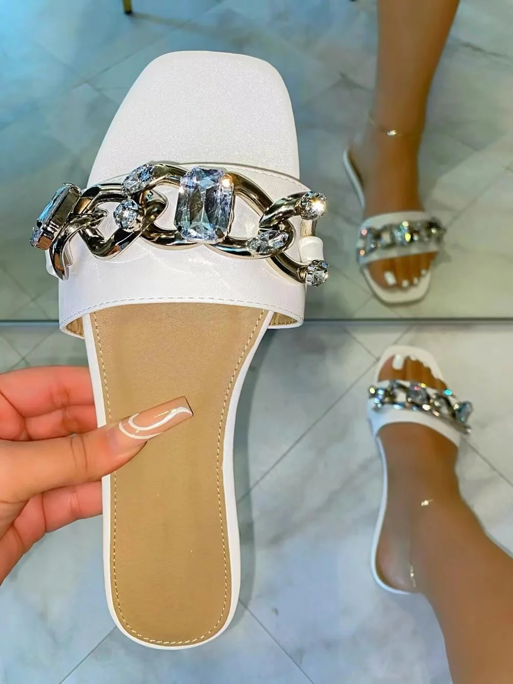 2021 Sandals for Women And Ladies New Design Shoes Lady Flat Slippers Summer Fashion Diamond Ladies Metal Chain Slide Sandal