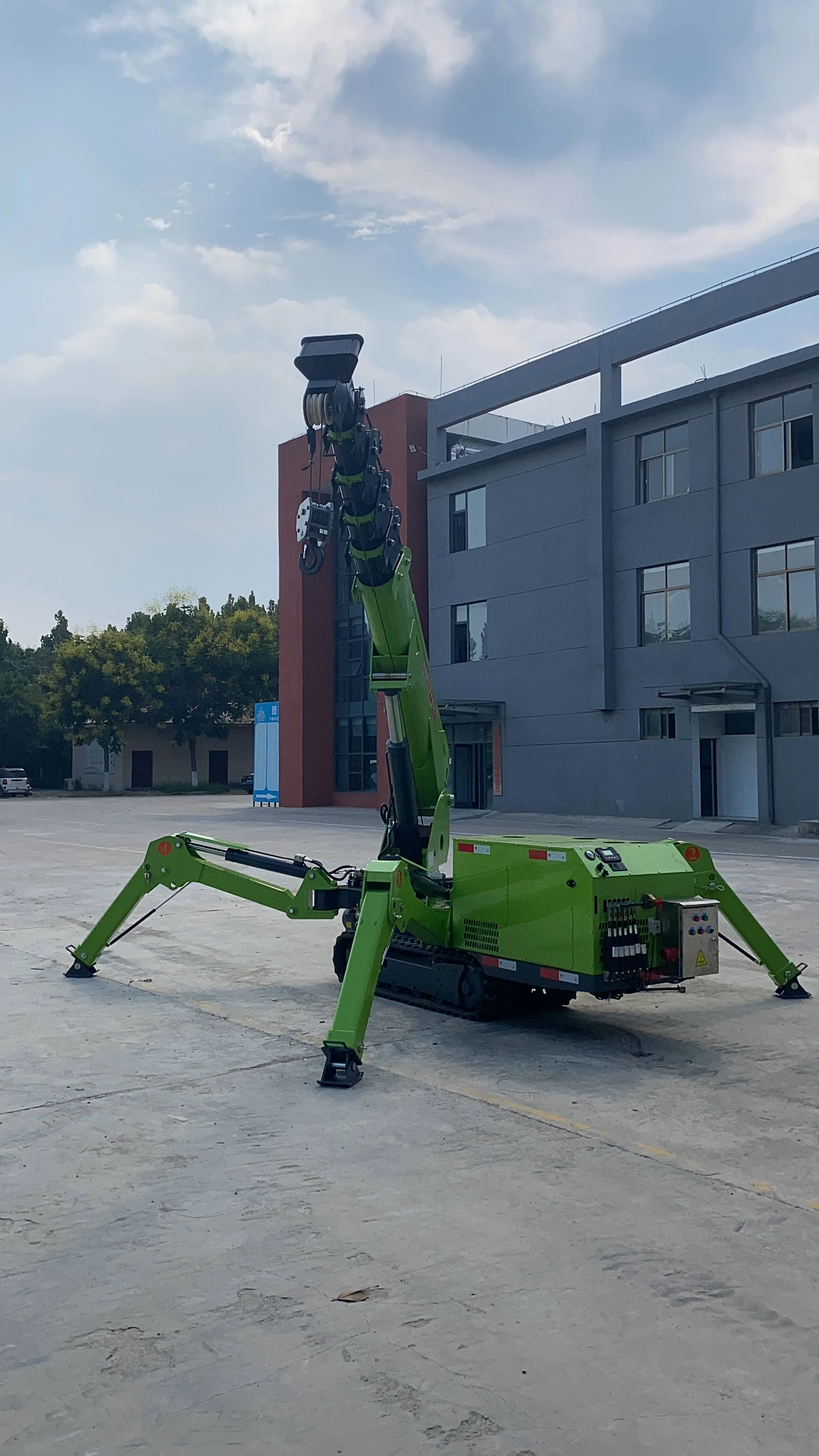 2024 Hot Selling Small Diesel Spider Crane 360 Degree Rotation Crawler Spider Crane Applied to Construction