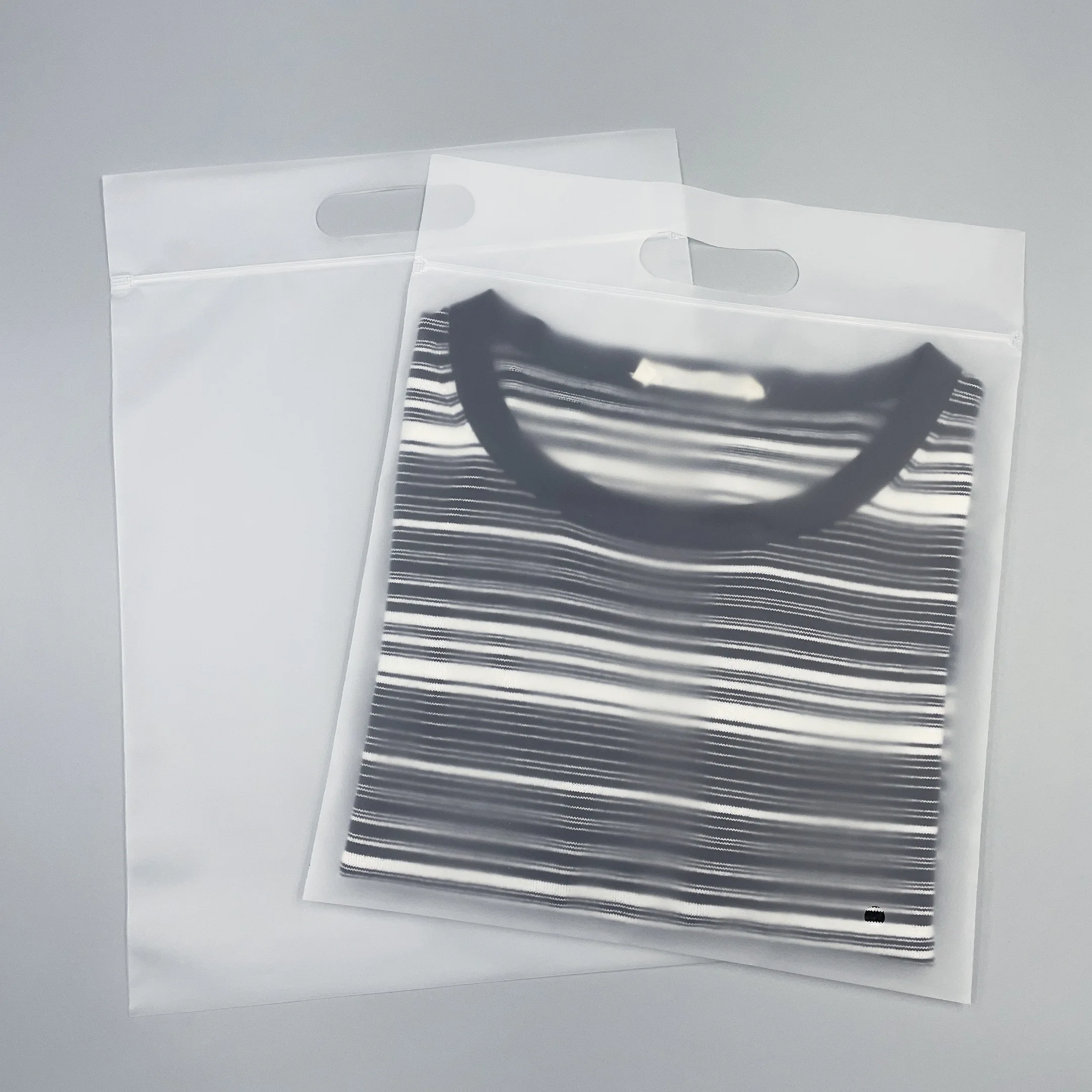 Customizable Portable PE Frosted Ziplock Plastic Packaging New Style T-Shirt Bag Handle Underwear Clothes Display Custom