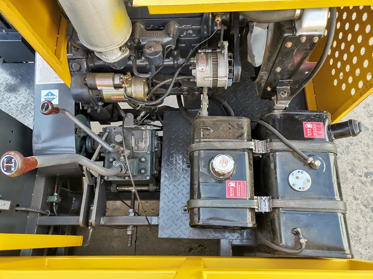 All Terrain 4 ton transporter crawler mini dumper truck for sale