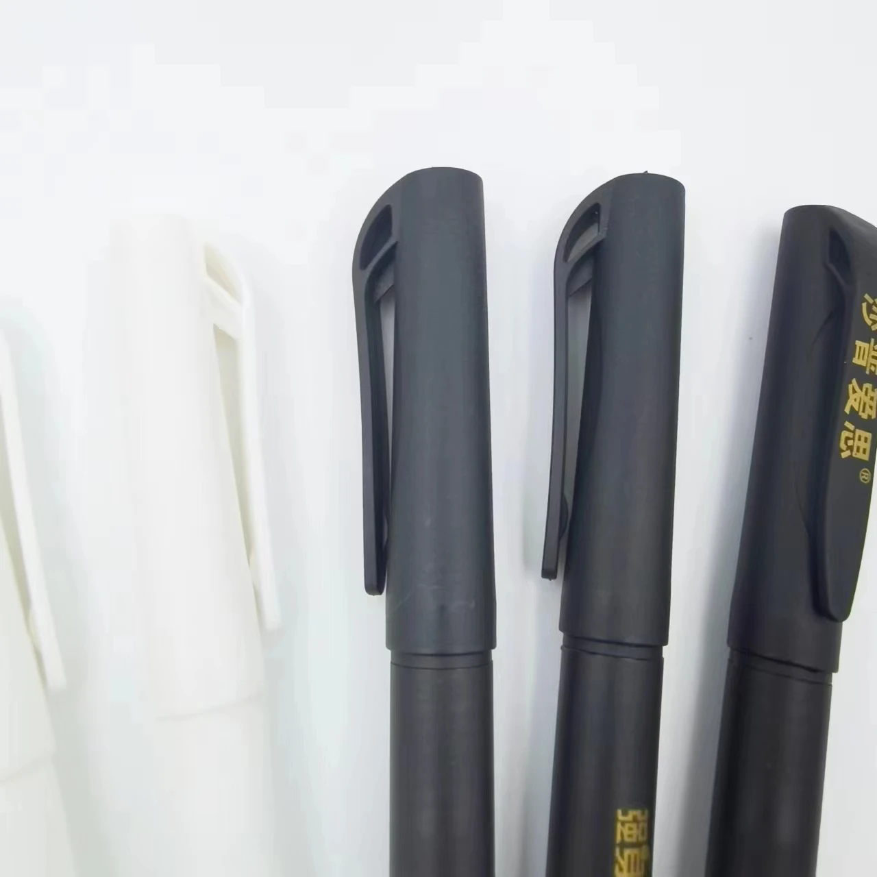 Best Bulk Plastic Cheap Multicolored Ballpoint Pens With OEM Retractable Custom Printed Logo For Students Wholesale