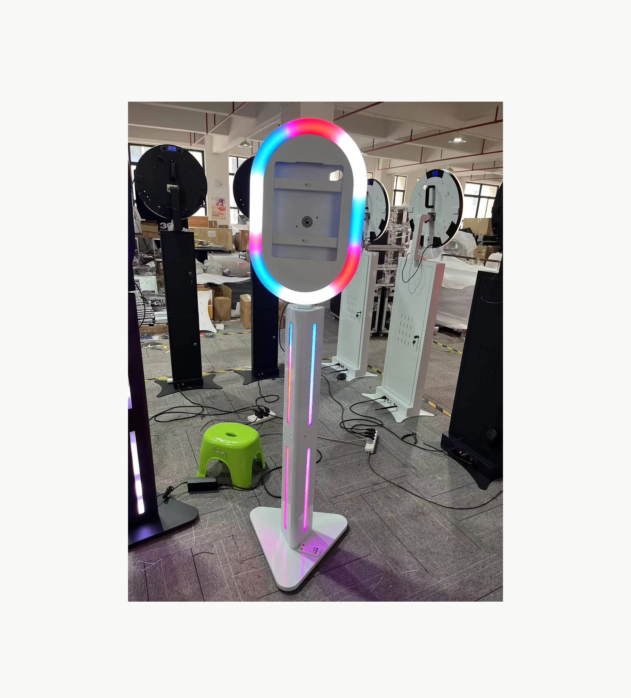 2024 Hot Sale Portable Selfie iPad Photo Booth with LCD Screen 11 Inch iPad Pro 110cm Vending Machines