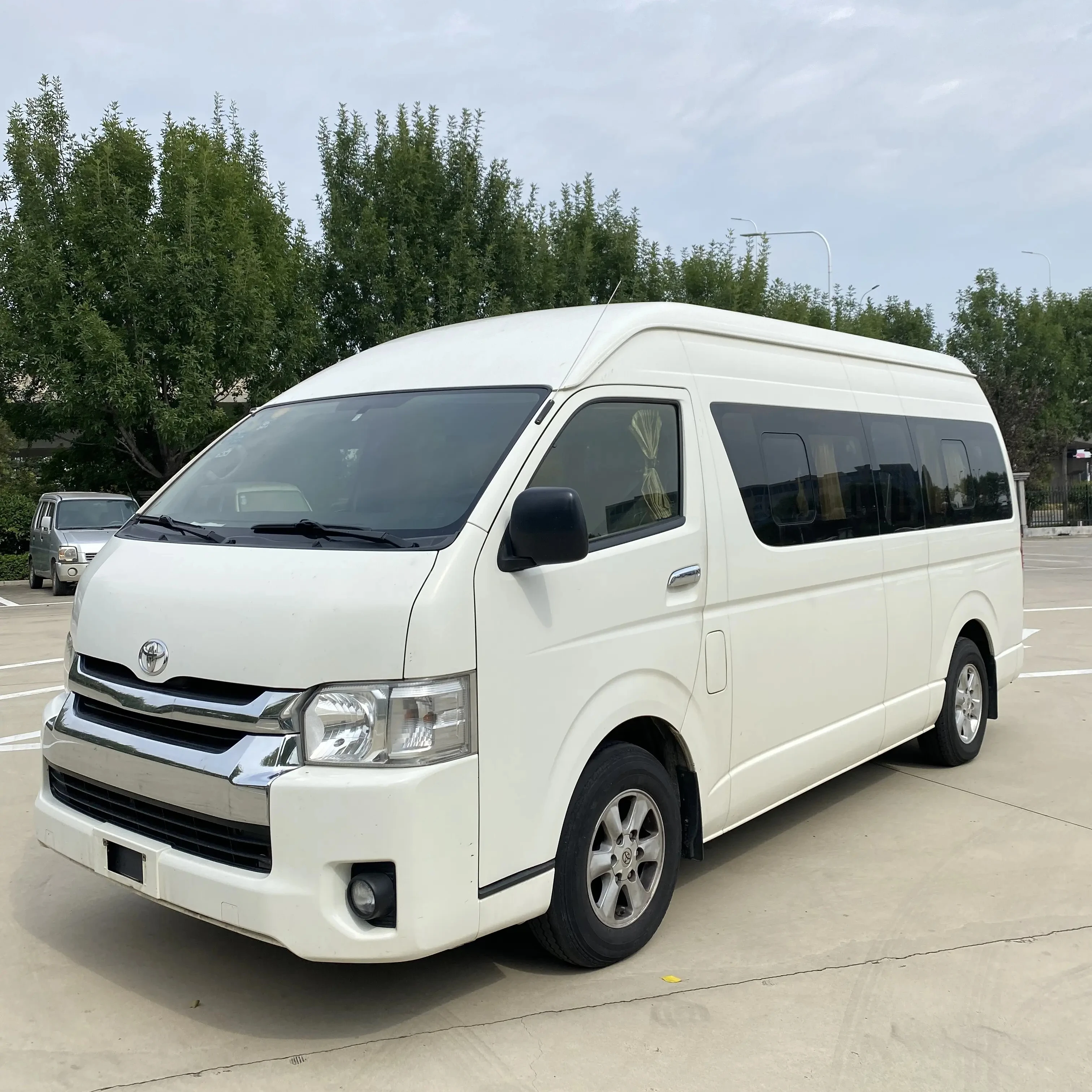 used minibus toyota hiace  good  price for Sale