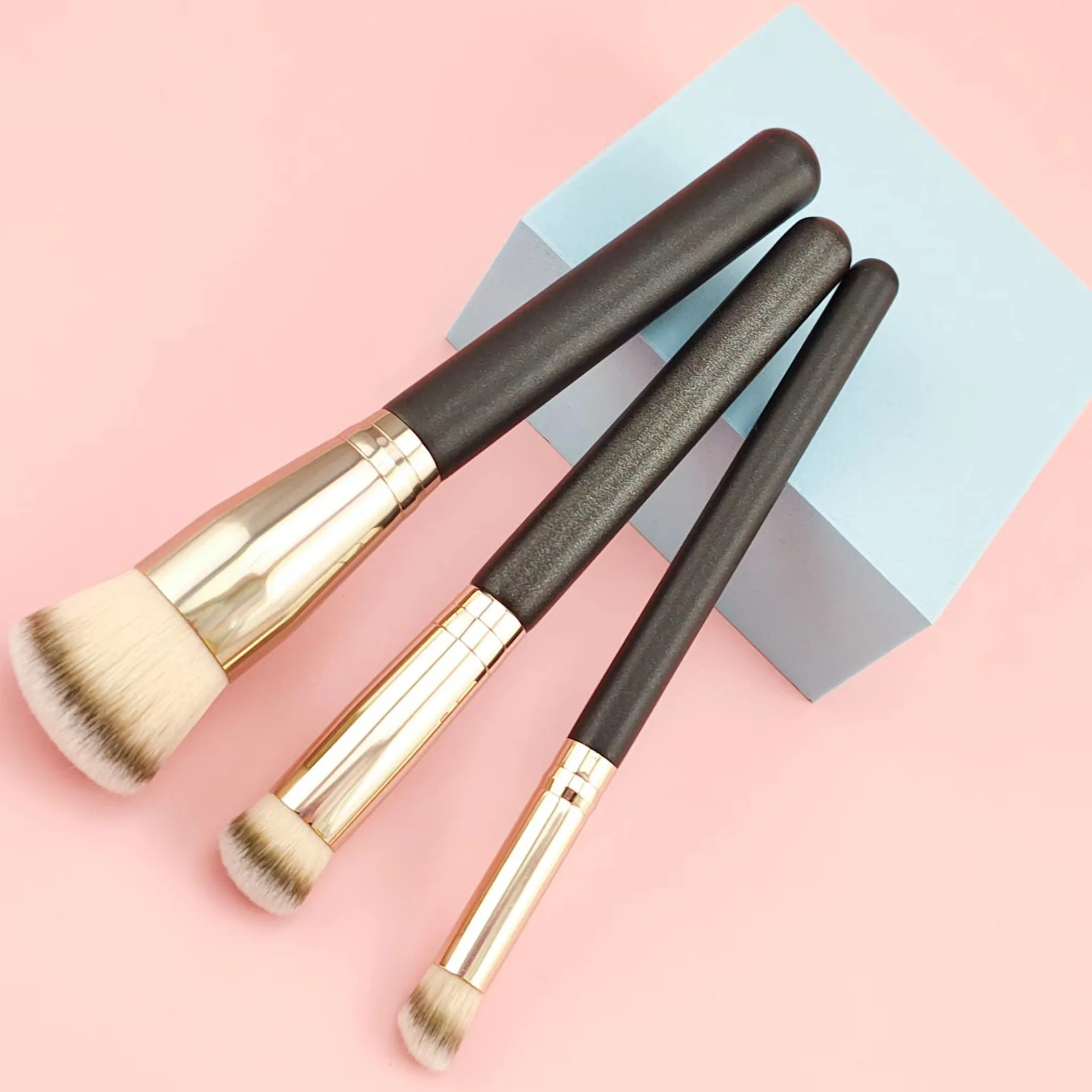 Hot Sale Foundation Single Makeup Brush Round Foundation Concealer Brush Custom Logo