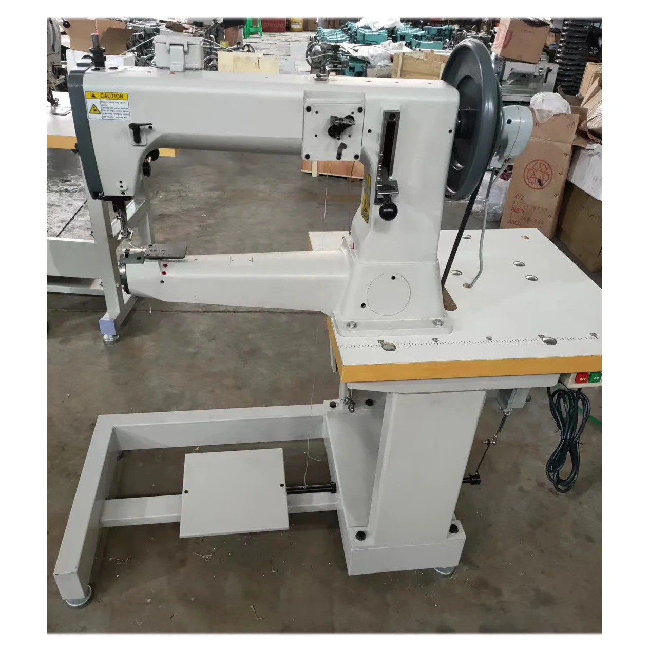 HH 441 Single needle unison feed cylinder sewing machine for thick thread stitching heavy duty suitcase car mat production