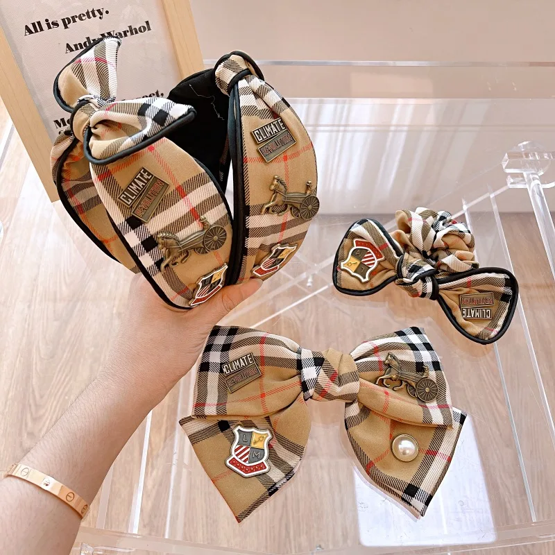 Luxury Catalog Classic Plaid Bow Hairclip Beauty Spa Knot Headband Ponytail Scrunchie Women Fashion Designer Hair Accessories