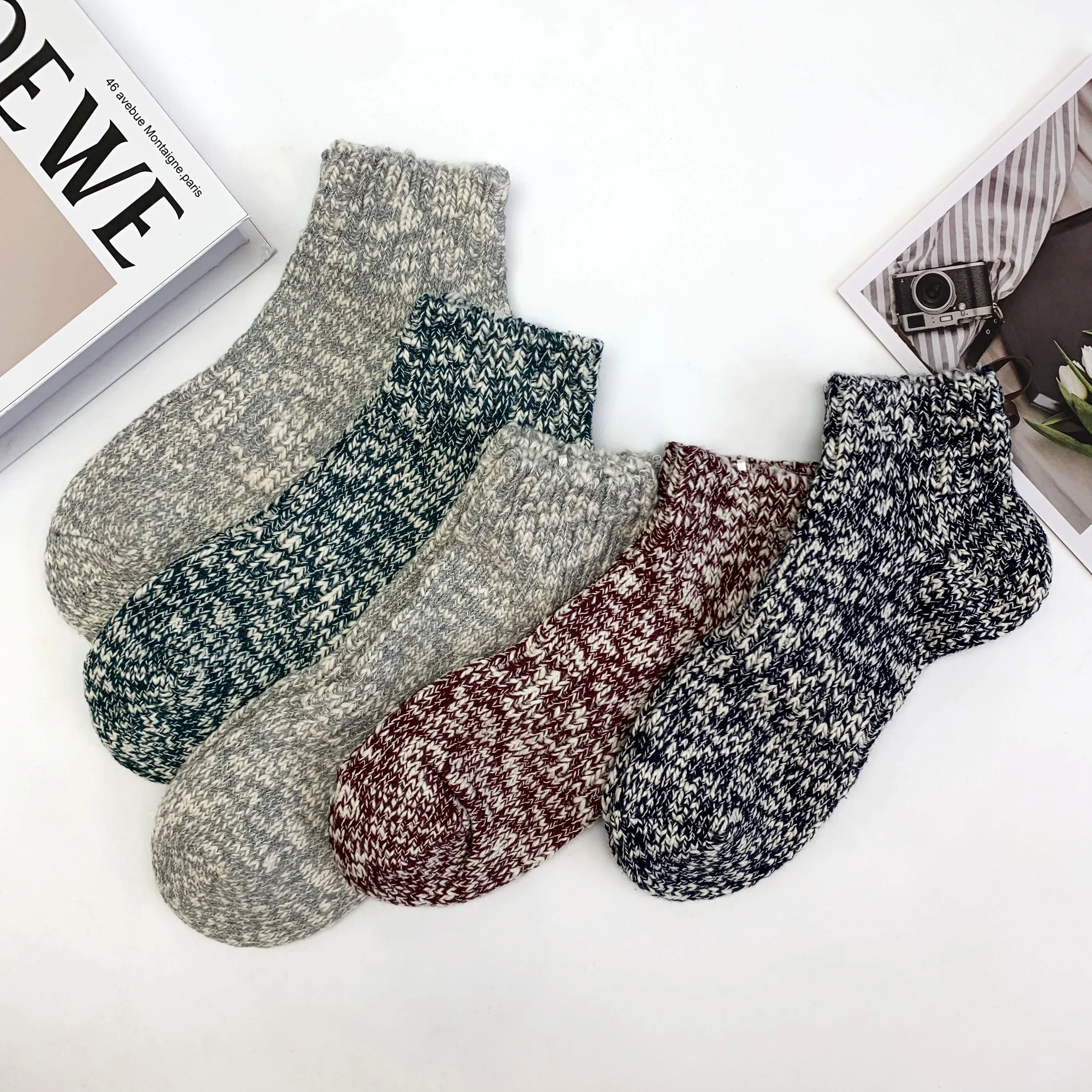 Unisex Fashionable Winter Wool Socks Knitted Woven Retro Style Thick Cotton Material Quick Dry Anti-Slip Breathable Crew Body