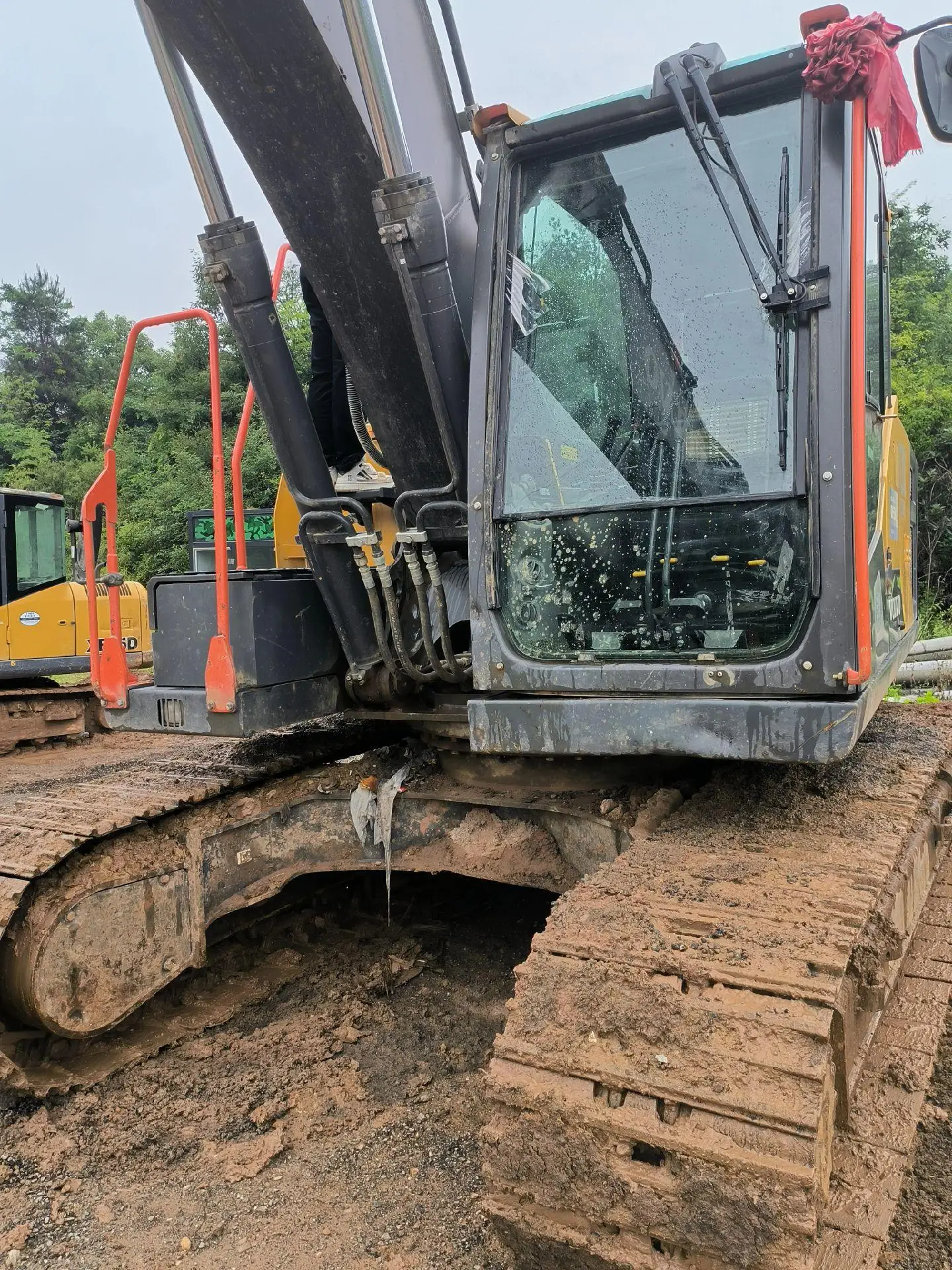 Classic Used Original Volvo EC200 Excavator Used Volvo 20 Tons of Medium Excavator Spot Sale