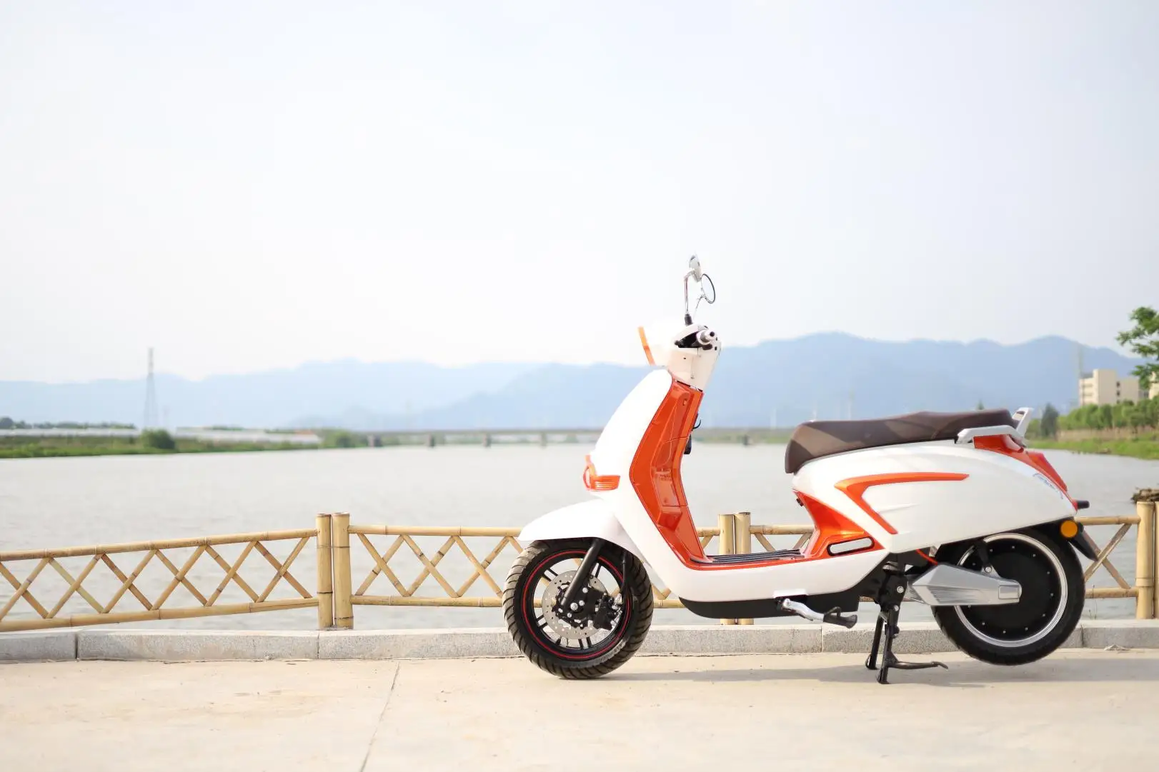 EEC New  model vespa e 13inch 2500w lithium orange two wheel electric scooter  adults sale in european e motorcycle