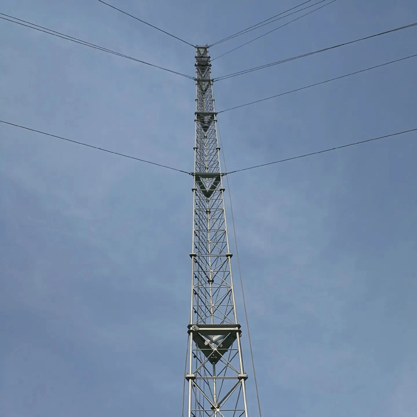 30m Galvanized GSM Antenna Guy Wire Lattice Steel Communication Guyed Tower