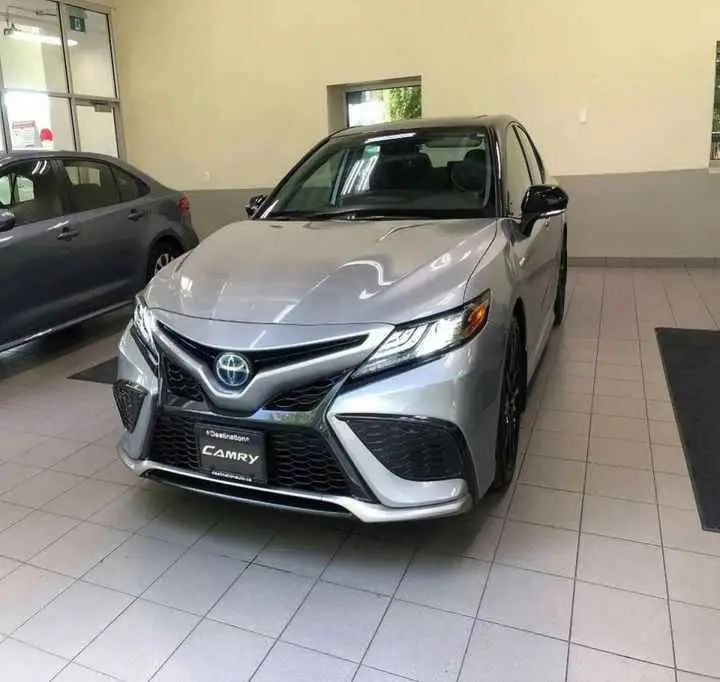 Используемый доступный Toyota Camry Hybrid XSE с черной крышей из кожи 2023 2022 2021 2020