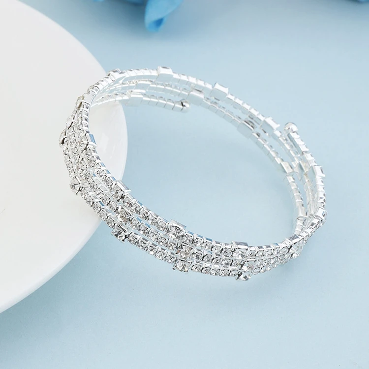 Popular Rhinestone Pearl Multilayer Bracelet in Europe and America Gives Girlfriend Birthday Gift