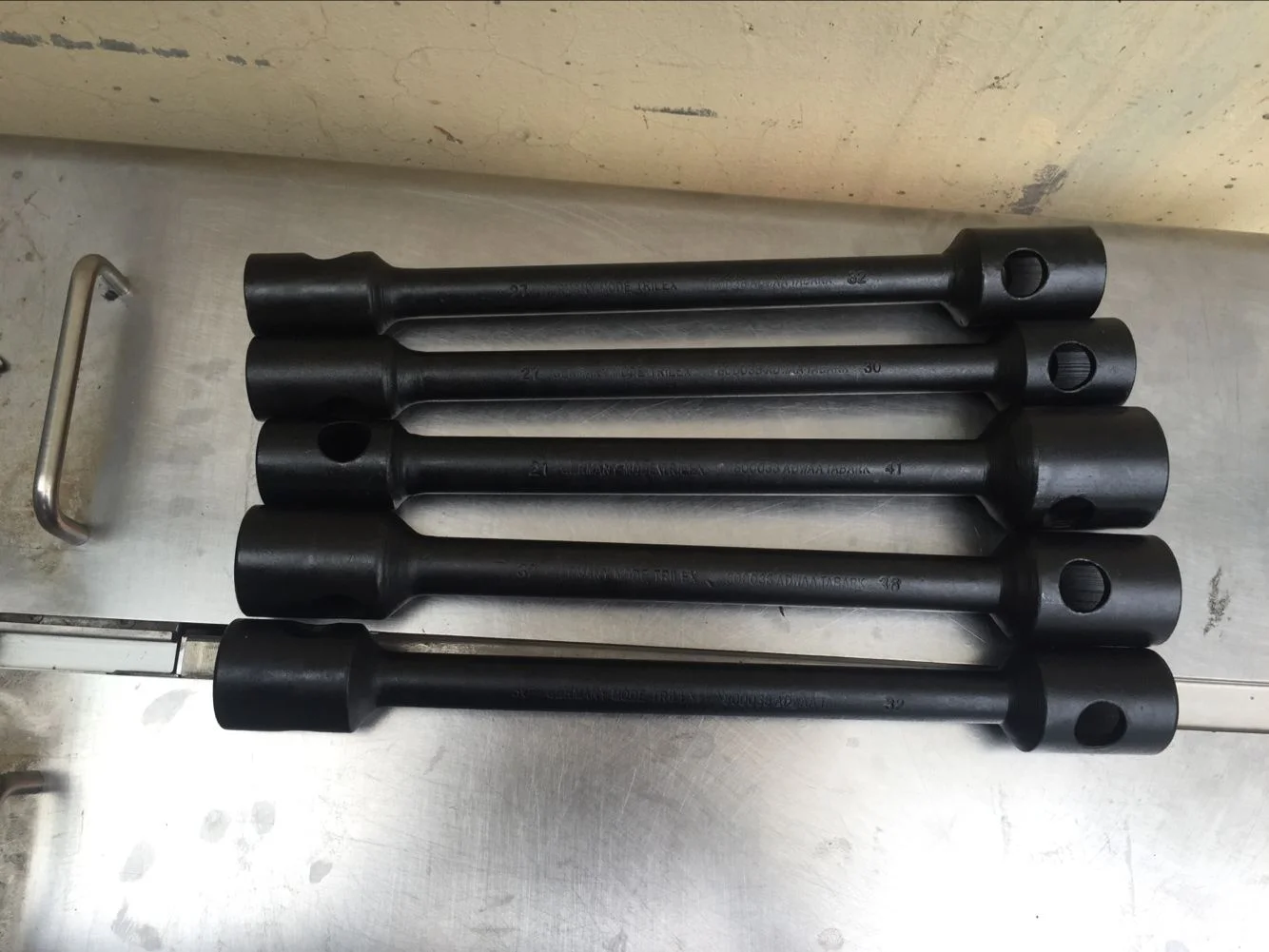 Car repair wrench wheel nut socket wrench for truck tools socket set