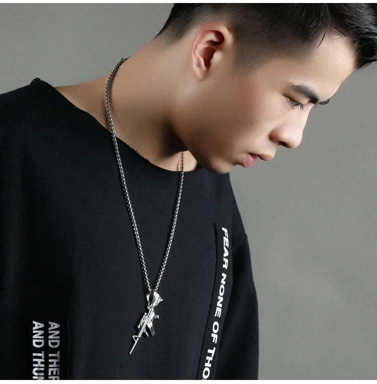 2023 European and American military lovers necklace jewelry fashion titanium steel submachine gun pendant necklace for men