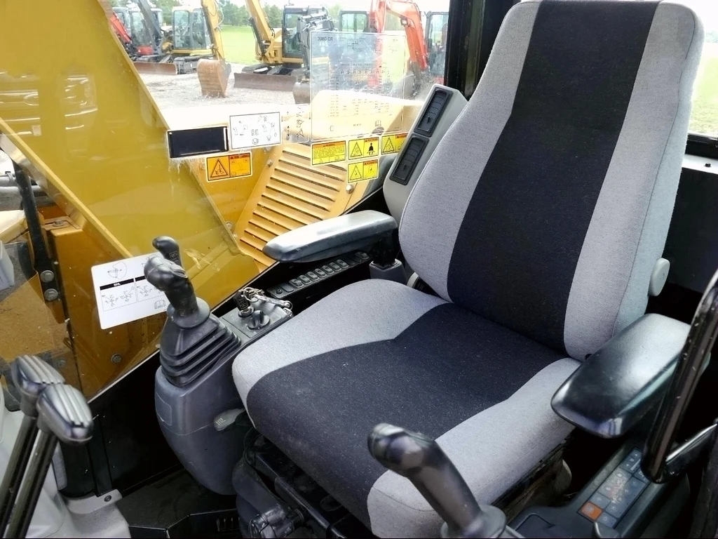 Hot take a lead original used Japan mini CAT 305sr 307 308 with low price for sale office usage small yard Shanghai