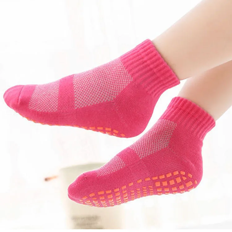 Wholesale Kids Adults Anti-slip Ankle Socks Grip Cotton Trampoline Socks With Logo