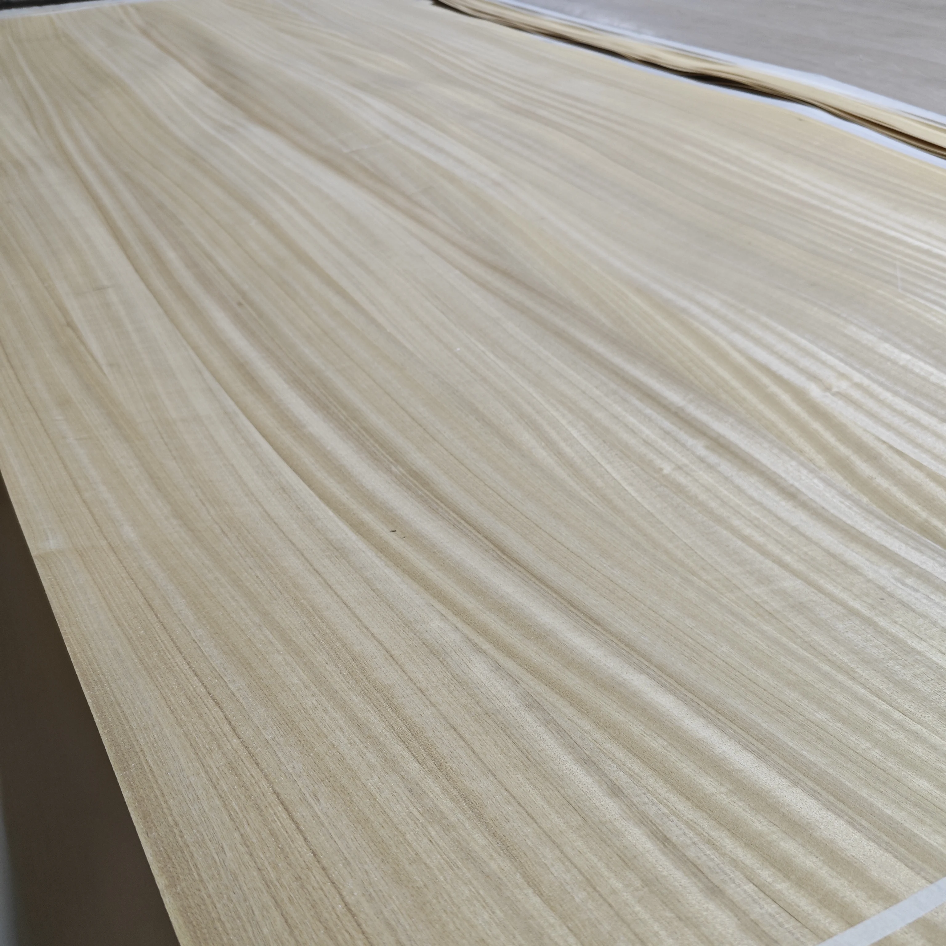 Natural Veneer Teak/Oak/Walnut/Elm Veneered Fancy Plywood