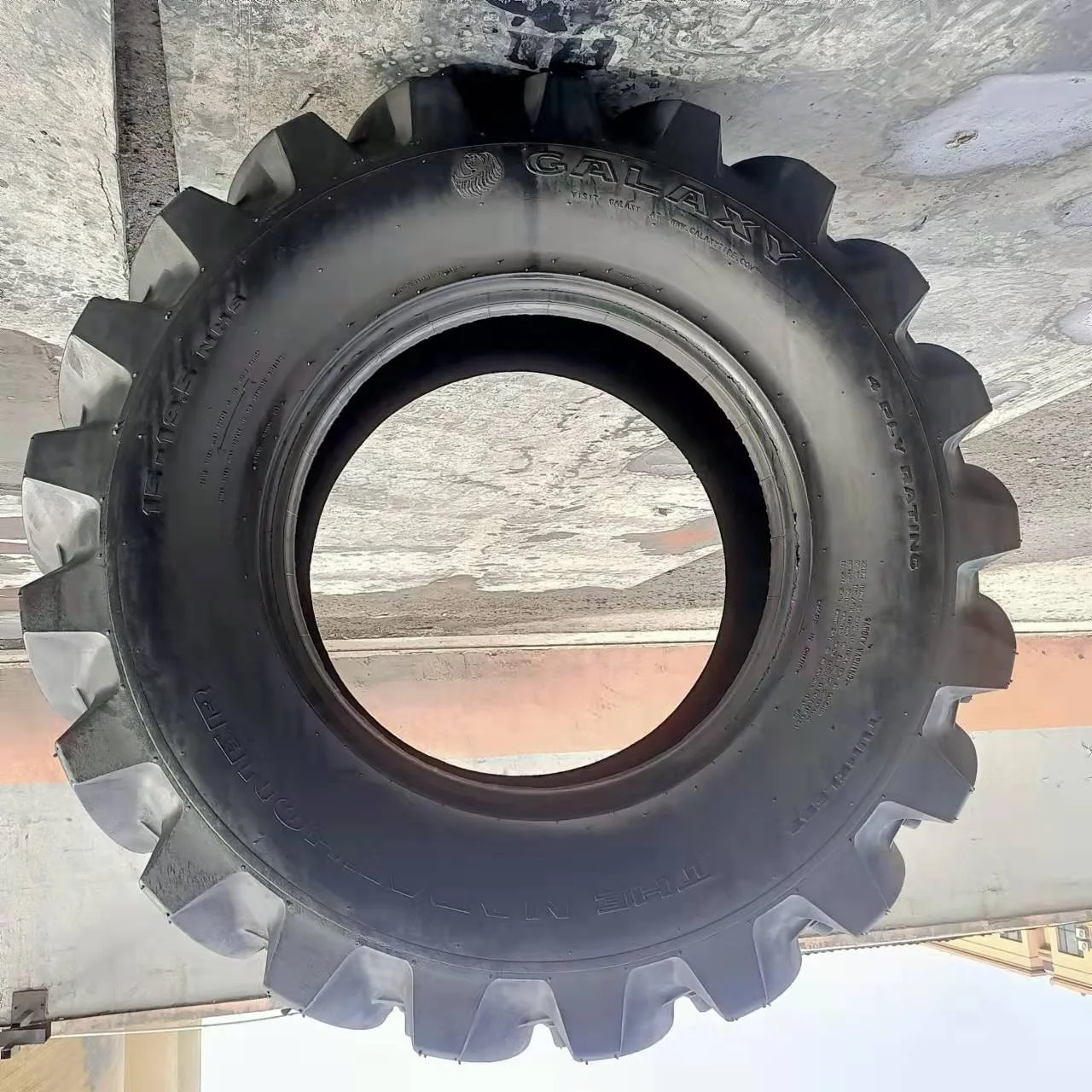 15-19.5NHS Skid steer loader tire vacuum tire herringbone pattern15-19.5