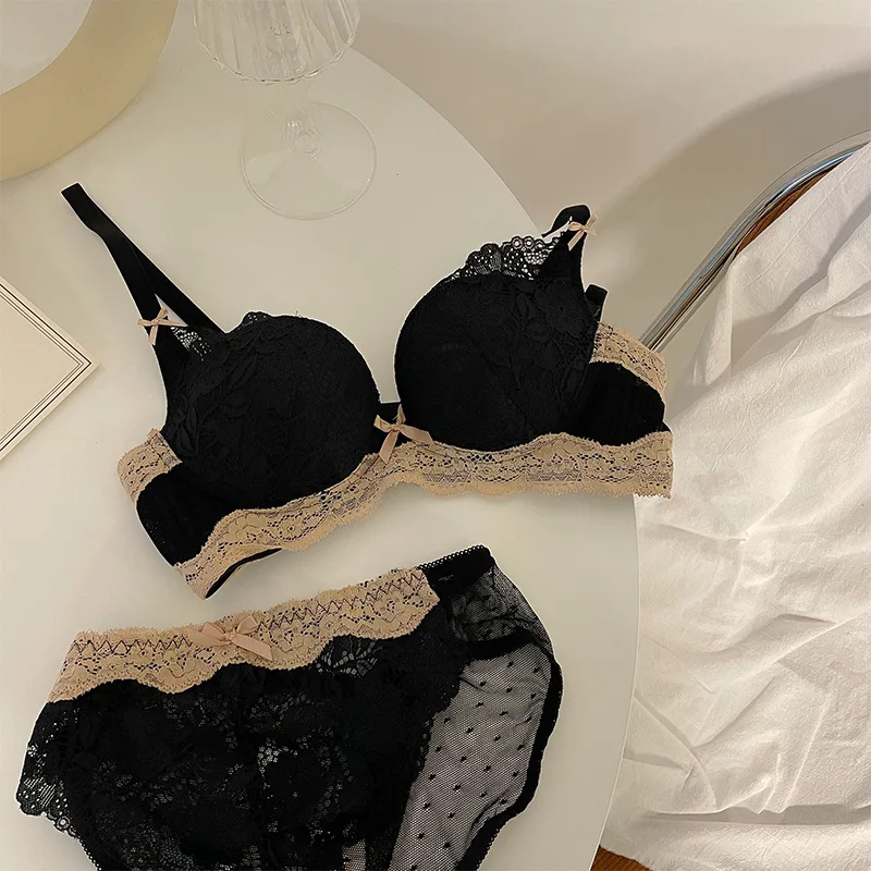 French Gathered Underwear Without Underwire Latex Adjustable Lace Bra Set