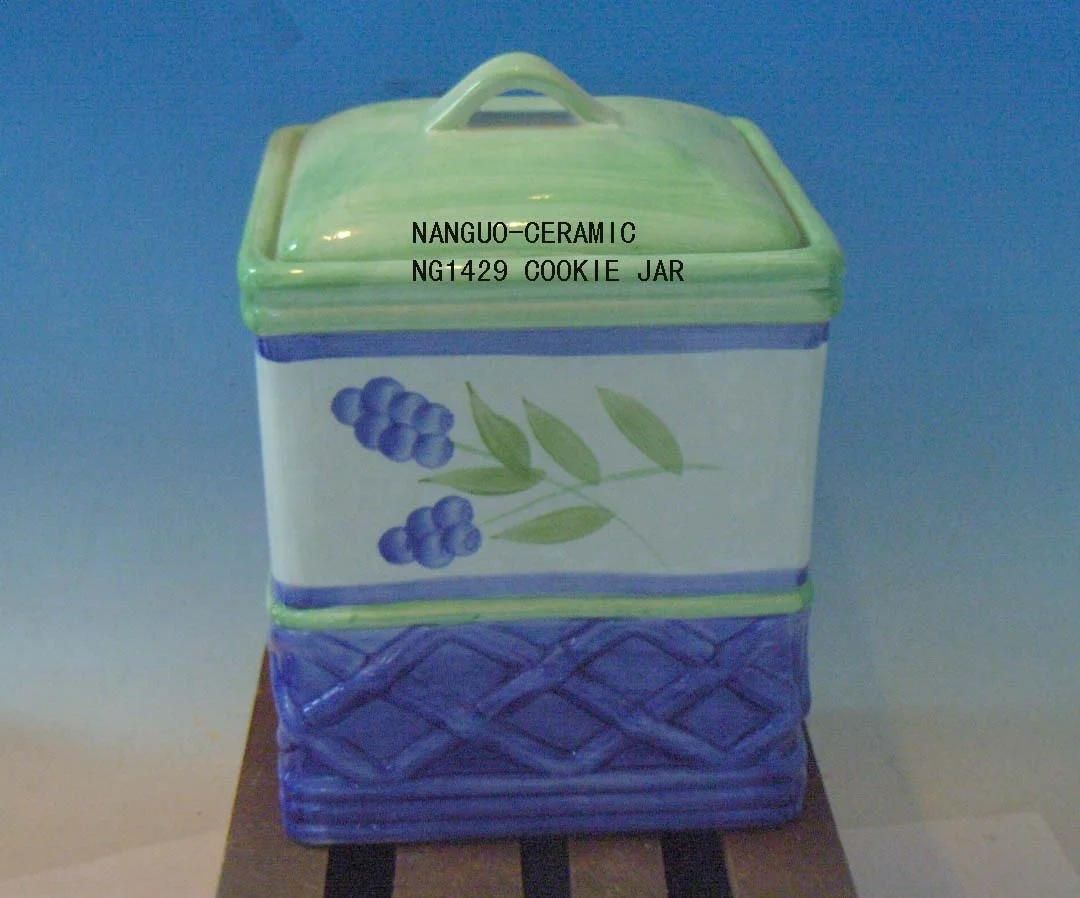 Hot Sale 2L Ceramic Cookie Jar Porcelain Storage Jar with Lid Wood Kitchen Canister Set Food Container Wholesale