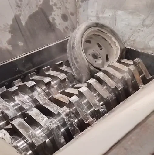 Silicone rubber tire waste plastic bottle shredder rubber crusher