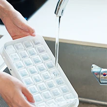 Hot Selling Food Grade Reusable Durable Ice Maker Quick Demould Square Ice Lattice Silicone Ice Cube Tray