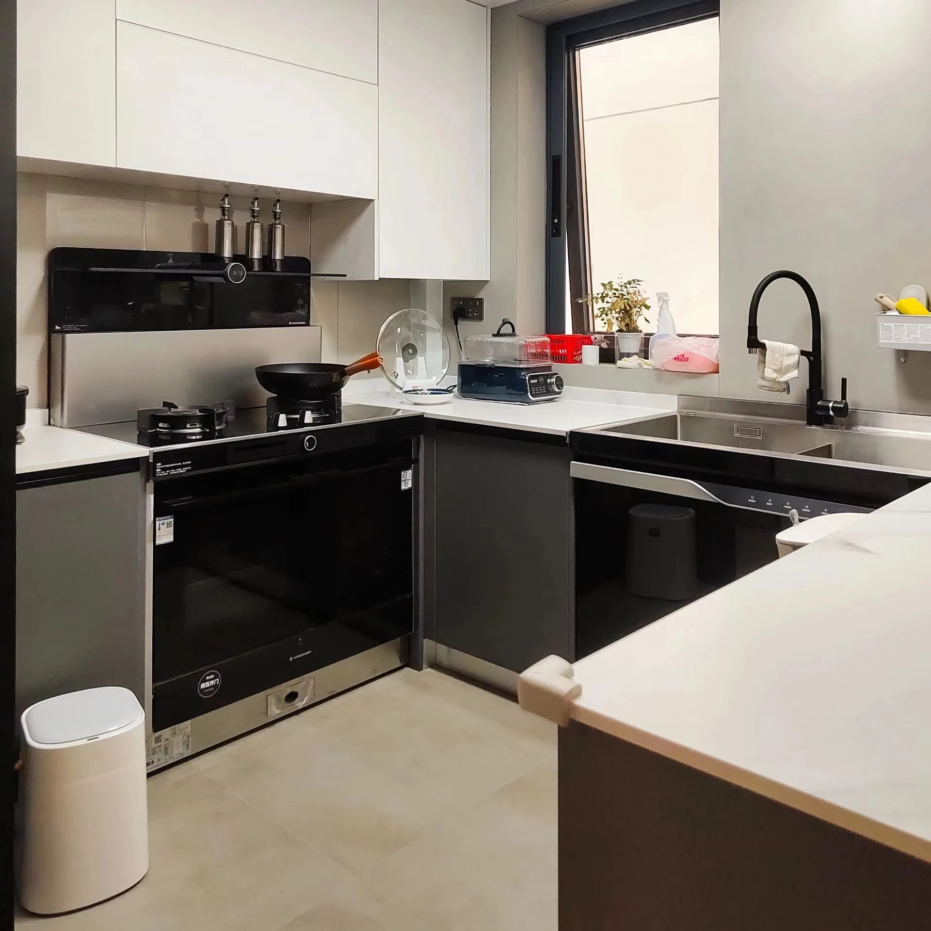 Wooden Wholesale White Gloss Custom Modular Cuisine Equipment Hutch Flat Pack American Modern Storage Home Kitchen Cabinets