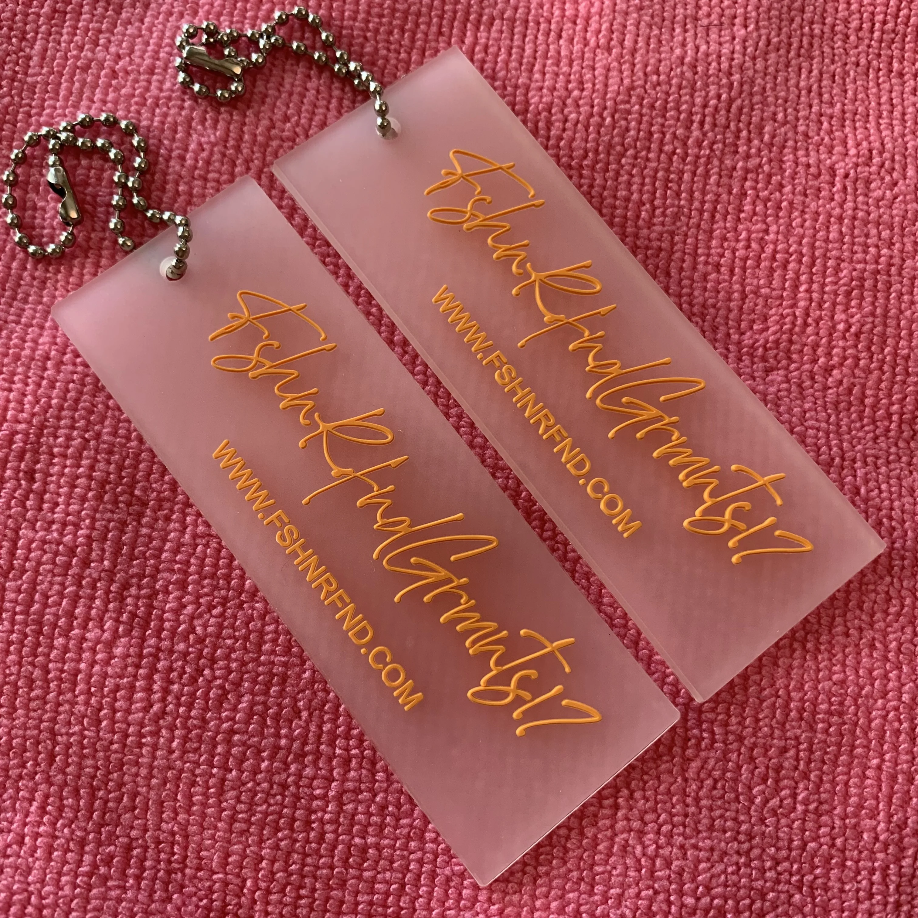 Best quality transparent PVC soft rubber hangtag,3D embossed letters clear PVC swing tag with metal ballchain