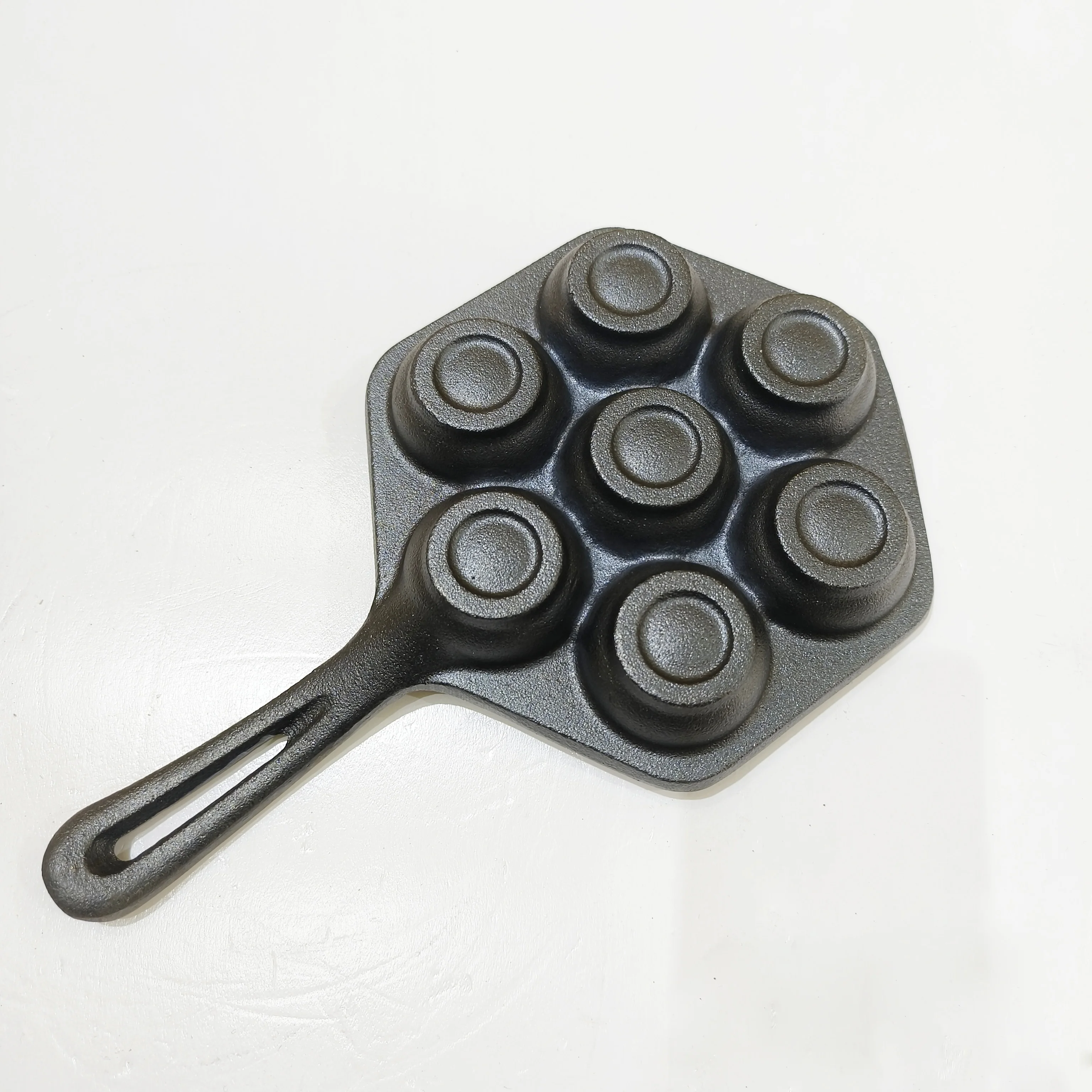 Custom pre-seasoned cast iron  cake fry pan Stuffed Pancake Pan making mini cake muffin pans