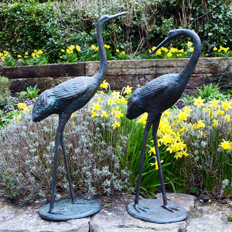 Handmade cast aluminum crane bird bronze sculpture Garden ornament metal craft outdoor statue