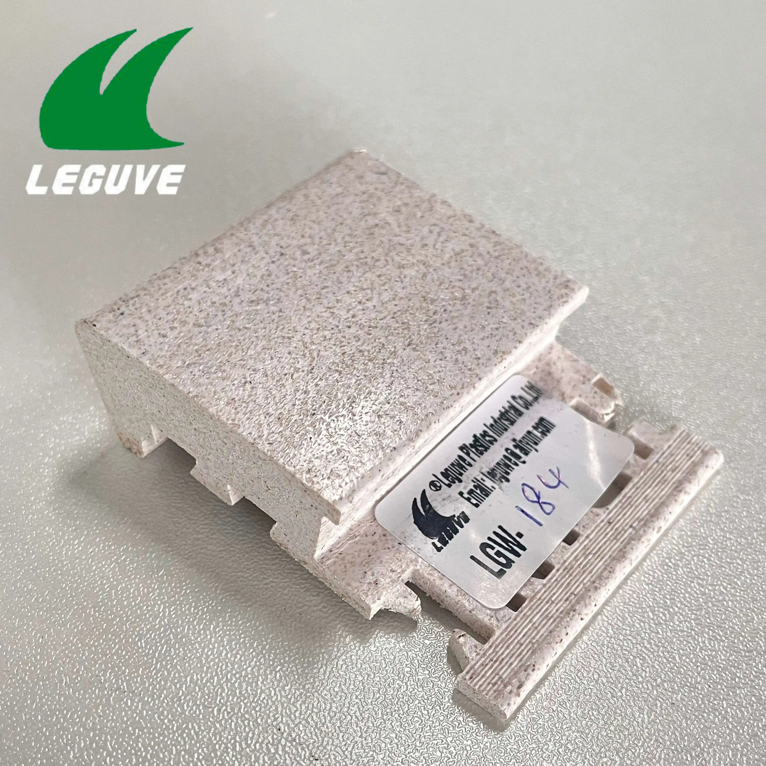 Leguwe Wood Plastic Composite Corner Edge Protection Durable WPC Trim for Construction