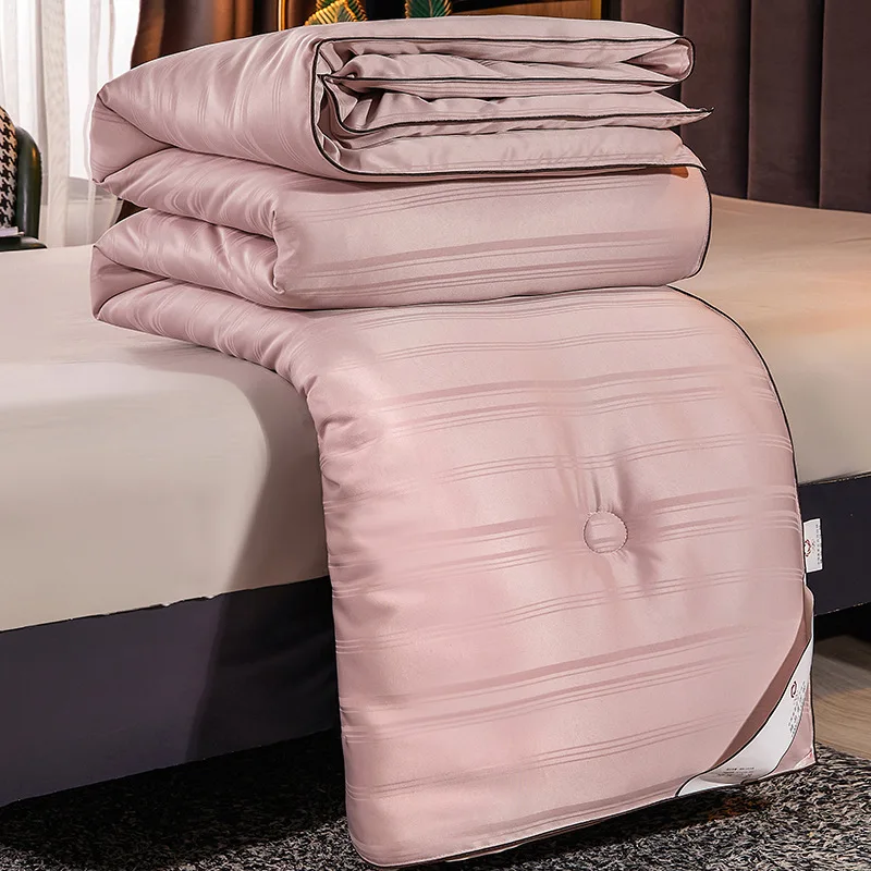 Mulberry Silk Comforter Super Thick Jacquard Quilted Embroidered Blanket for Hotel or Home Use