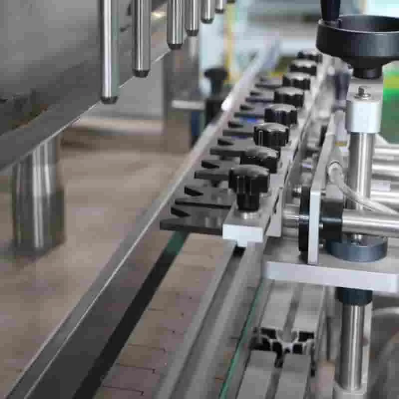 Fully Automatic Edible Cooking  Olive Mustard Coconut Oil Liquid Glass Plastic Bottle Filling Machine With High Accuracy