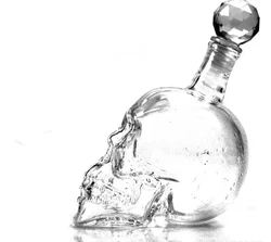 Wholesale Glass Whiskey Decanter 740ML Hot Sell Skull Shape Decanter Set Glass Decanter Whiskey
