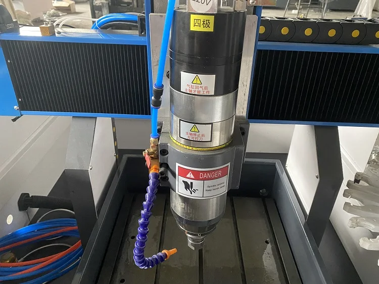 ATC 4040 mini metal shoes moulds cnc router aluminum cnc milling machine with automatic tool change for carbon steel
