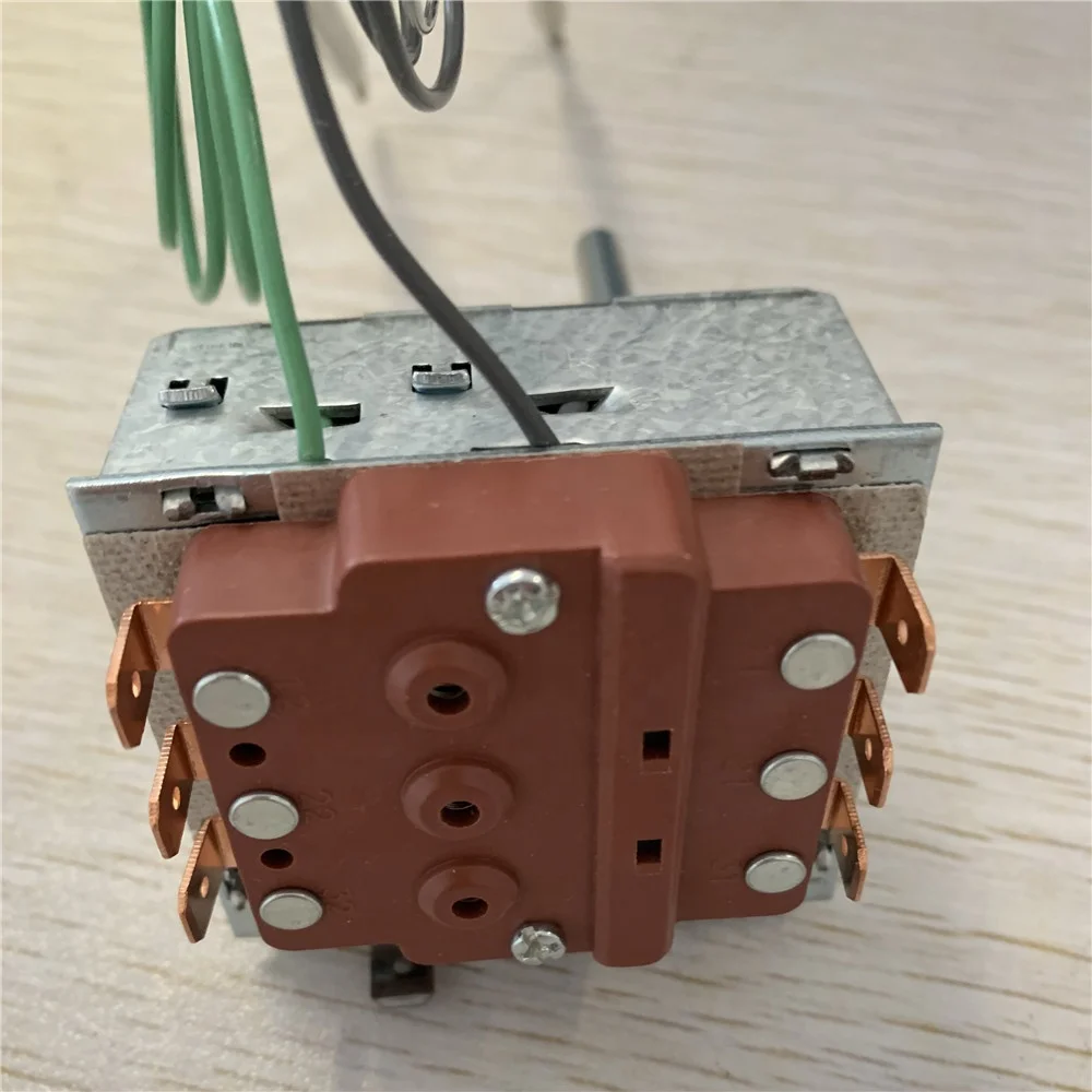 liquid expansion type thermostat