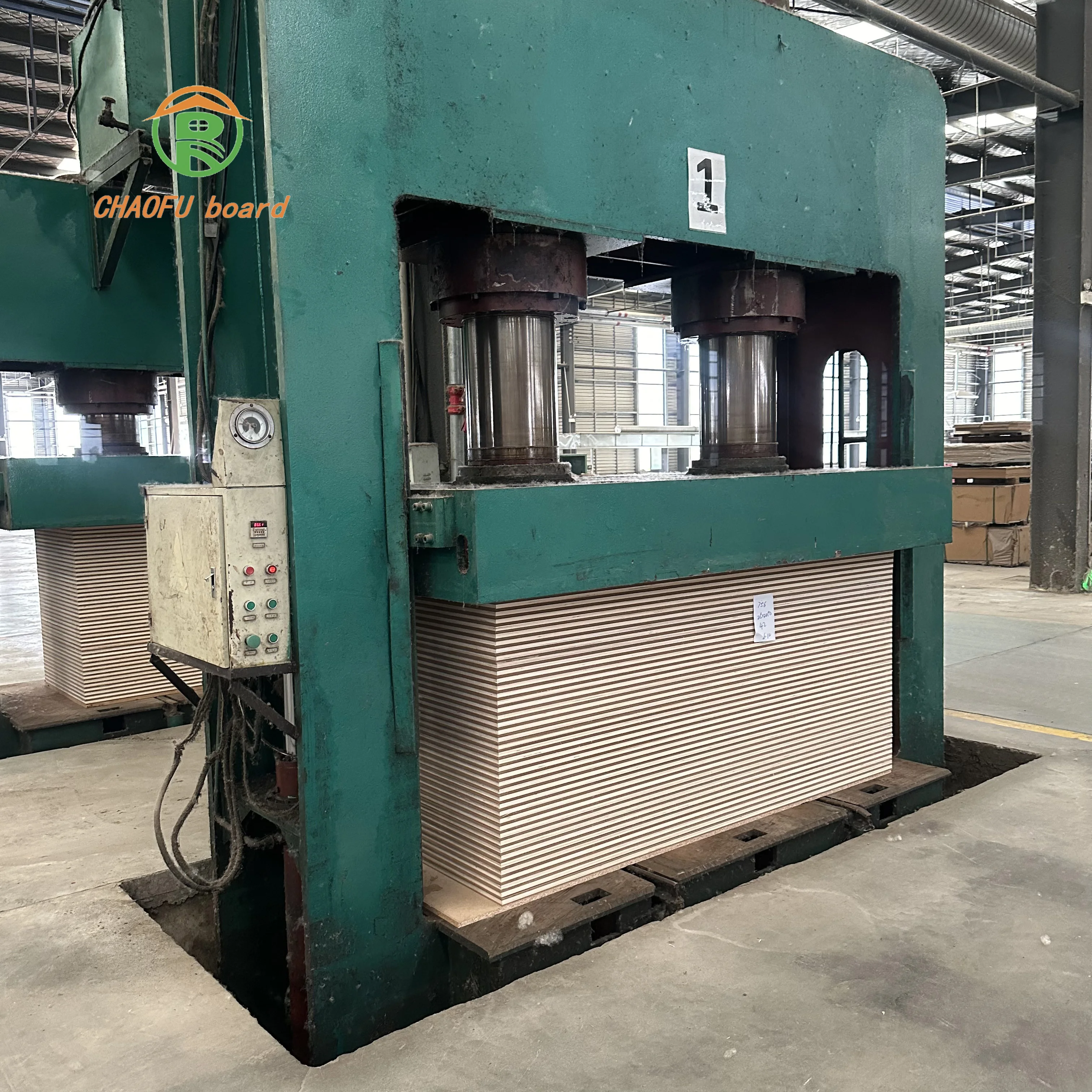 Chinese Manufacturer Poplar Wood Eucalyptus Wood Pine Wood Plywood Furniture Frame Building Structure Use