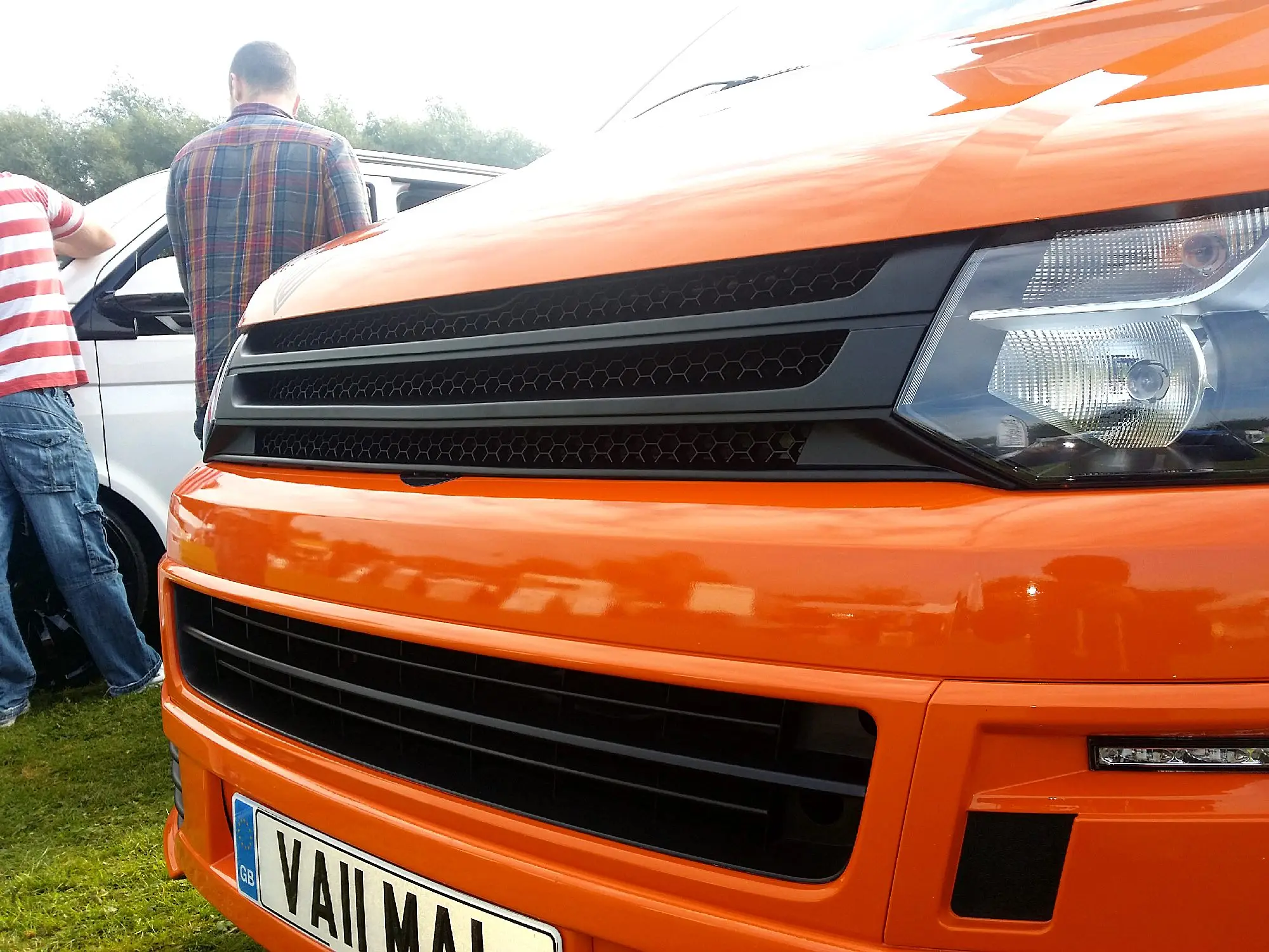 Передняя решетка радиатора с красной отделкой для Volkswagen Tranporter T5.1 vw Multivan