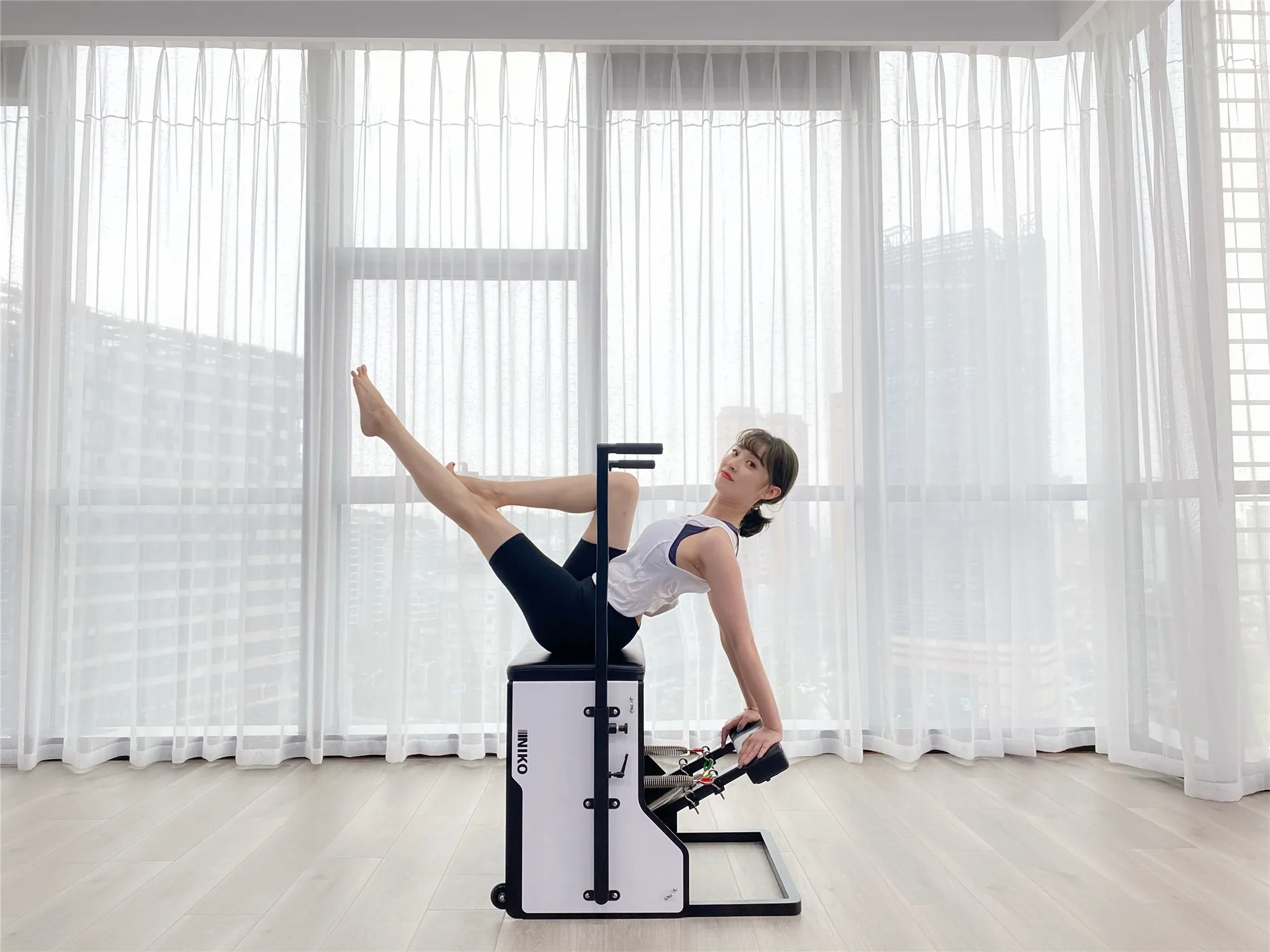 Factory Price Pilates reformer Chair Professional Yoga Training Exercise Stretch Equipment Fitness Pilates Chair