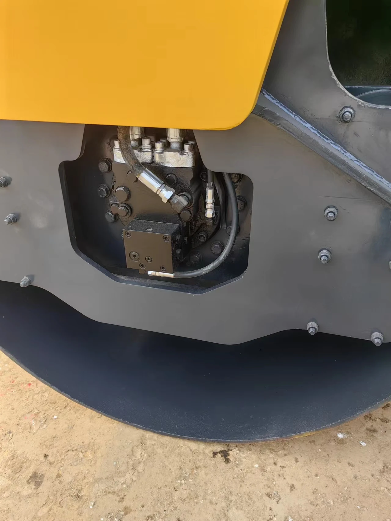 Используется SAKAI SW750N 9 тонн тандемный двухбарабанный стальной колесный Вибрационный дорожный каток с компонентами двигателя и сердечника